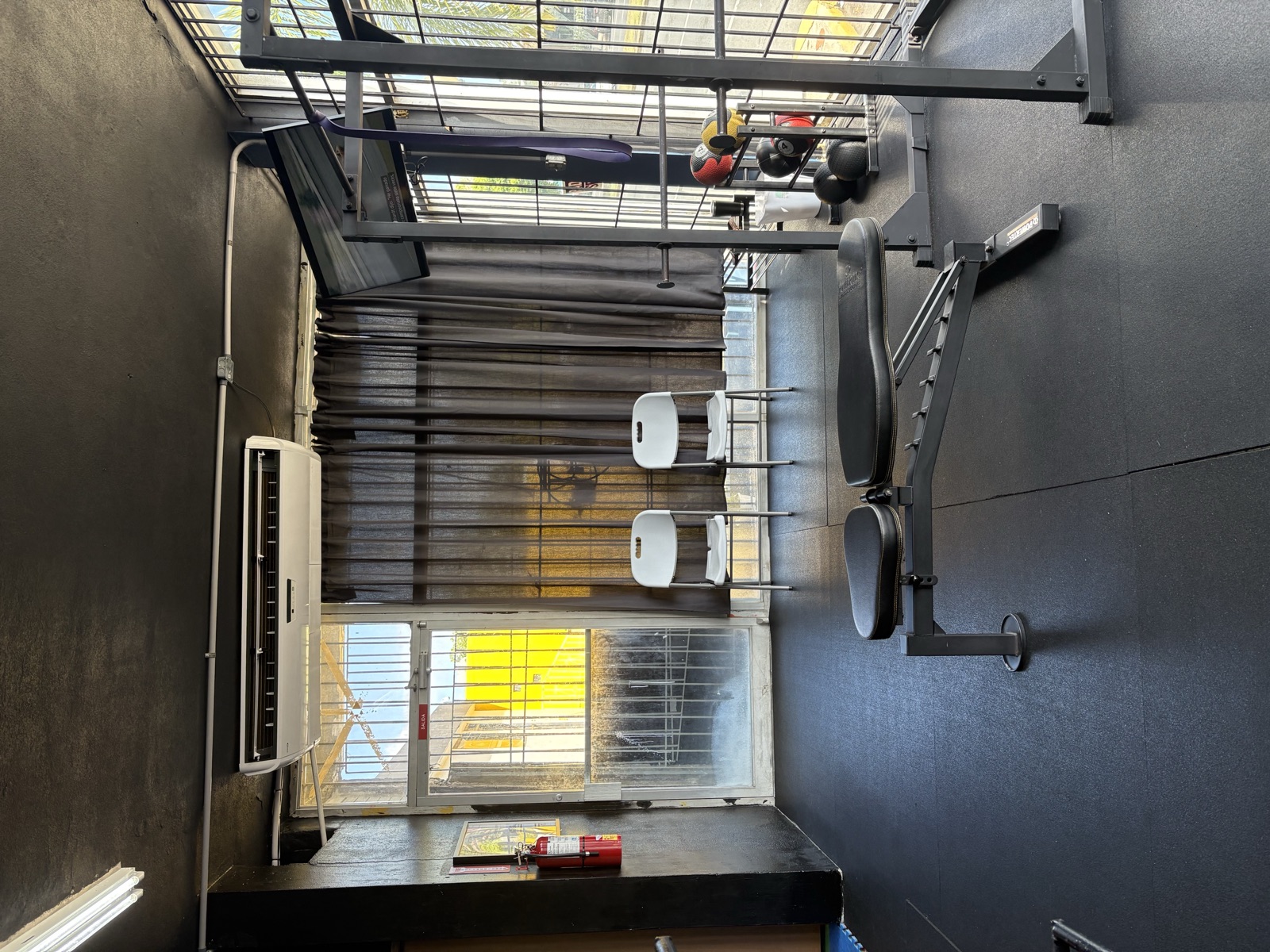 Interior del gimnasio EM Performance